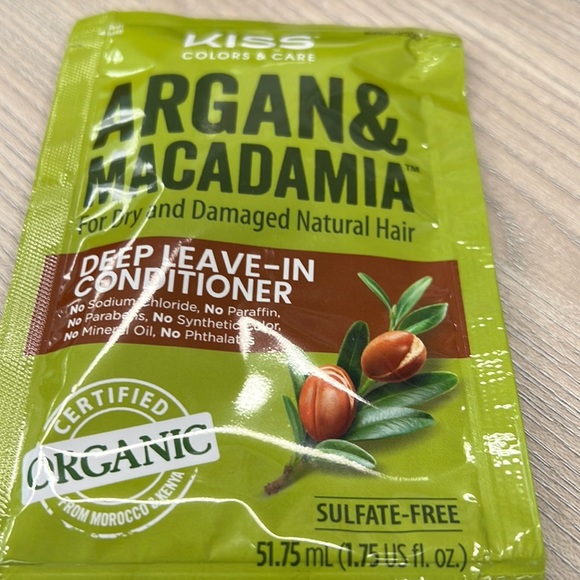Kiss Colors & Care Argan & Macadamia Deep Leave-In Conditioner - Organic - Picture 1 of 1